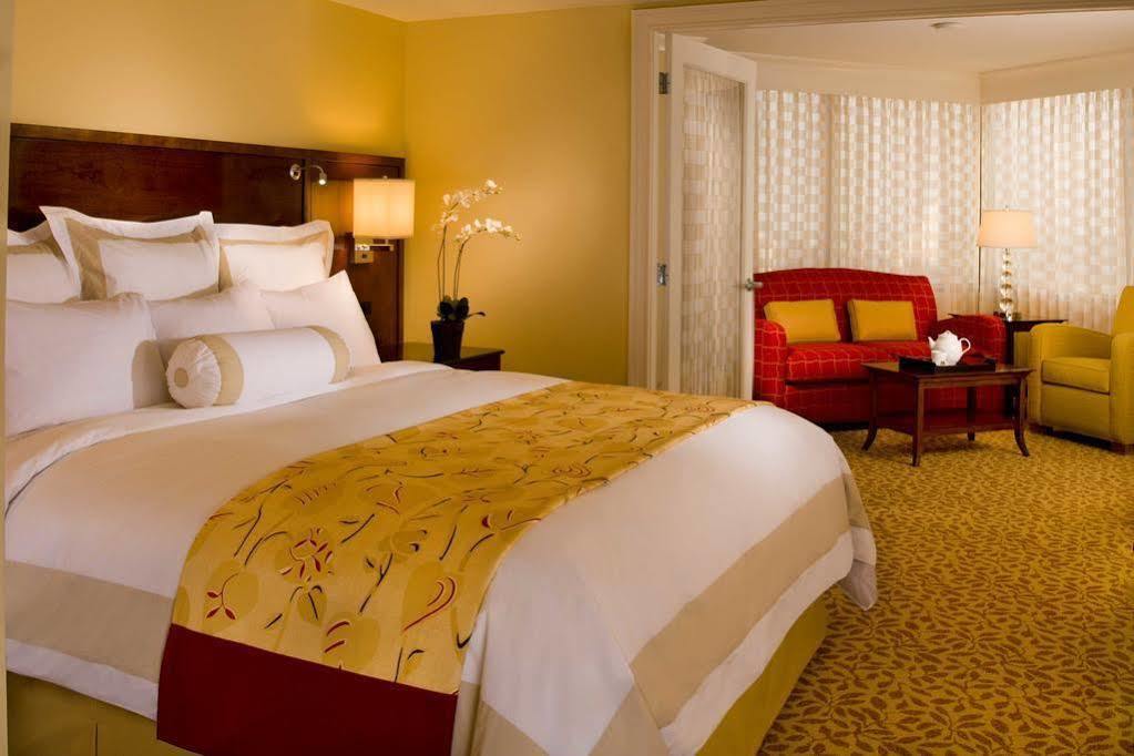 New Orleans Marriott Metairie At Lakeway Exterior photo